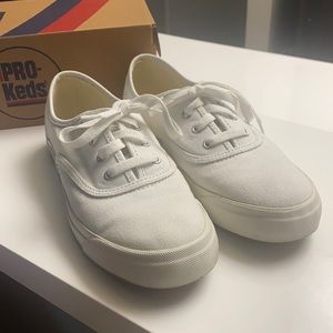Keds white tennis shoe